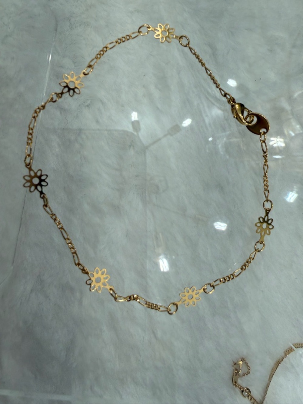 Avon “Golden Classics” 3-piece anklet set (gold tone) NIB - Picture 2 of 11